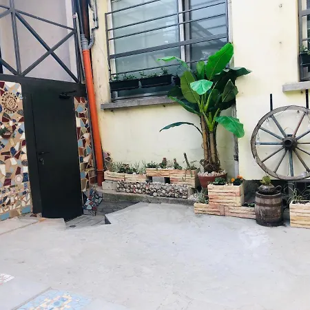 Happy Opera 1-st Floor Guest house *
